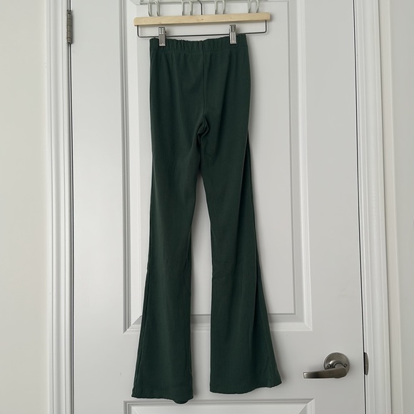 Aritzia Sunday Best Tate Flare Pant Green (2XS) - Picture 2 of 5